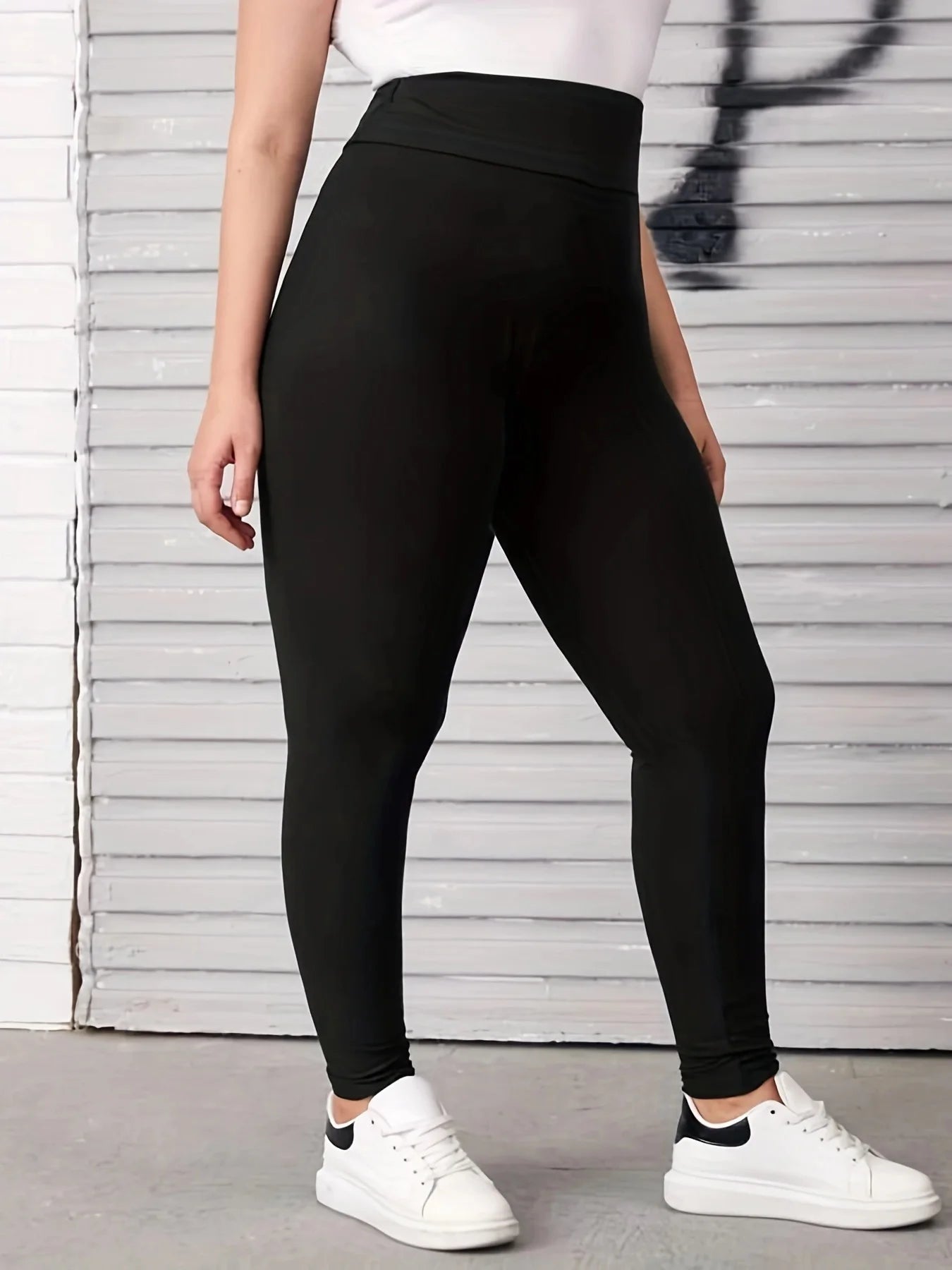 Plus Size Nine-Point Leggings